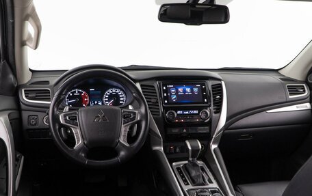 Mitsubishi Pajero Sport III рестайлинг, 2019 год, 2 898 999 рублей, 8 фотография