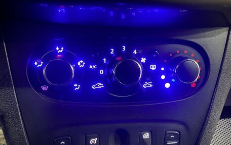 Renault Logan II, 2019 год, 928 333 рублей, 3 фотография