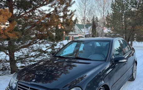 Mercedes-Benz C-Класс, 2004 год, 860 000 рублей, 2 фотография