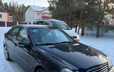 Mercedes-Benz C-Класс, 2004 год, 860 000 рублей, 3 фотография