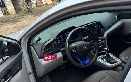 Hyundai Elantra VI рестайлинг, 2019 год, 1 750 000 рублей, 7 фотография