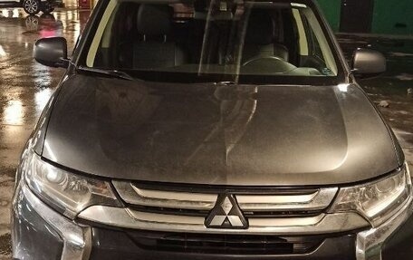 Mitsubishi Outlander III рестайлинг 3, 2018 год, 1 450 000 рублей, 2 фотография