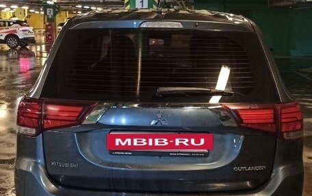 Mitsubishi Outlander III рестайлинг 3, 2018 год, 1 450 000 рублей, 8 фотография