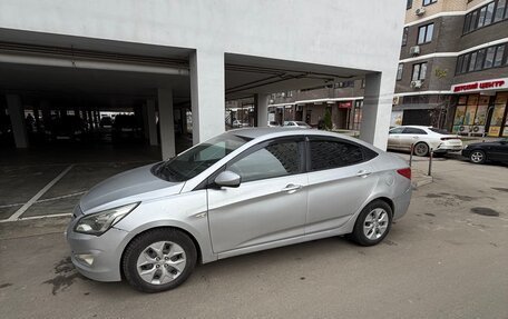 Hyundai Solaris II рестайлинг, 2015 год, 500 000 рублей, 2 фотография