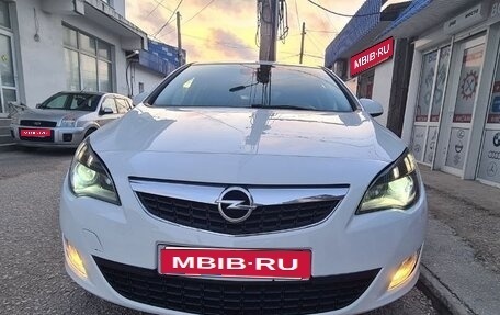 Opel Astra J, 2011 год, 820 000 рублей, 1 фотография