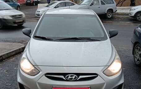 Hyundai Solaris II рестайлинг, 2012 год, 563 000 рублей, 1 фотография