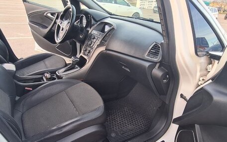 Opel Astra J, 2011 год, 820 000 рублей, 26 фотография