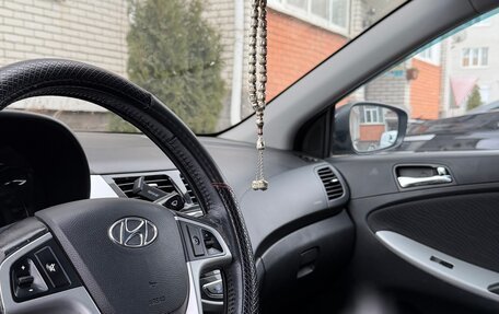 Hyundai Solaris II рестайлинг, 2011 год, 11 фотография