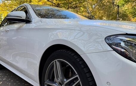 Mercedes-Benz E-Класс, 2019 год, 3 000 000 рублей, 4 фотография