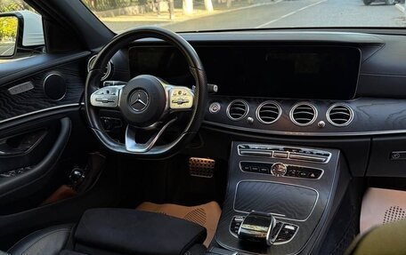 Mercedes-Benz E-Класс, 2019 год, 3 000 000 рублей, 8 фотография