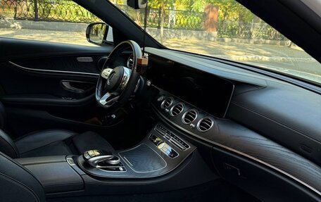 Mercedes-Benz E-Класс, 2019 год, 3 000 000 рублей, 7 фотография