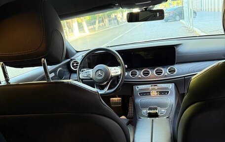 Mercedes-Benz E-Класс, 2019 год, 3 000 000 рублей, 10 фотография