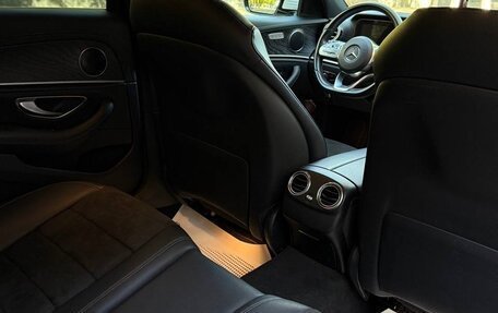 Mercedes-Benz E-Класс, 2019 год, 3 000 000 рублей, 9 фотография