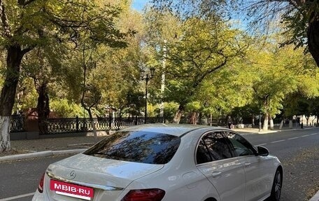 Mercedes-Benz E-Класс, 2019 год, 3 000 000 рублей, 3 фотография