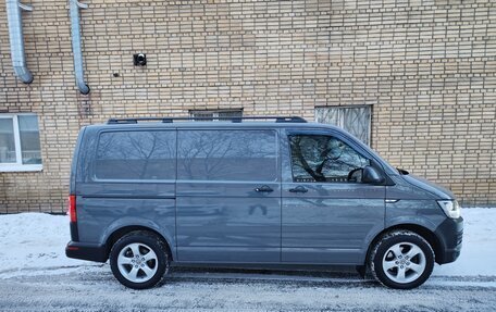 Volkswagen Transporter T6 рестайлинг, 2015 год, 2 600 000 рублей, 3 фотография