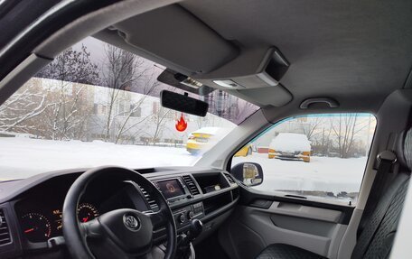 Volkswagen Transporter T6 рестайлинг, 2015 год, 2 600 000 рублей, 15 фотография