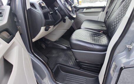 Volkswagen Transporter T6 рестайлинг, 2015 год, 2 600 000 рублей, 19 фотография