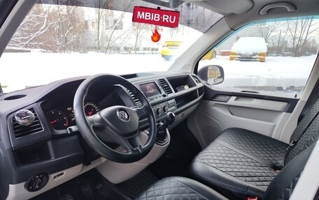 Volkswagen Transporter T6 рестайлинг, 2015 год, 2 600 000 рублей, 16 фотография