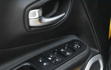 Jeep Renegade I рестайлинг, 2015 год, 1 619 999 рублей, 17 фотография