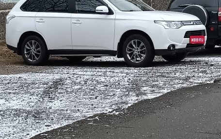 Mitsubishi Outlander III рестайлинг 3, 2013 год, 1 750 000 рублей, 1 фотография