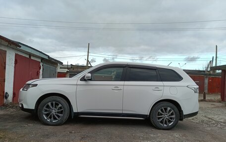 Mitsubishi Outlander III рестайлинг 3, 2013 год, 1 750 000 рублей, 4 фотография
