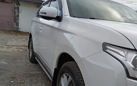 Mitsubishi Outlander III рестайлинг 3, 2013 год, 1 750 000 рублей, 2 фотография