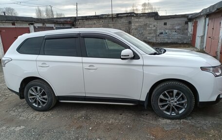 Mitsubishi Outlander III рестайлинг 3, 2013 год, 1 750 000 рублей, 9 фотография