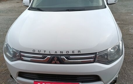 Mitsubishi Outlander III рестайлинг 3, 2013 год, 1 750 000 рублей, 3 фотография
