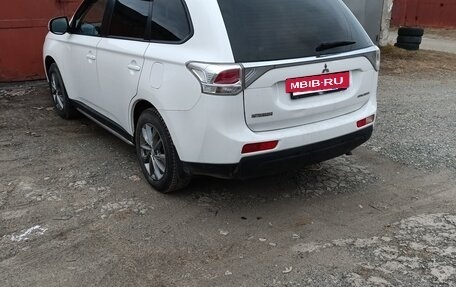 Mitsubishi Outlander III рестайлинг 3, 2013 год, 1 750 000 рублей, 10 фотография