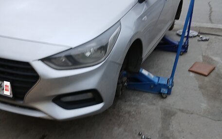 Hyundai Solaris II рестайлинг, 2018 год, 1 000 000 рублей, 3 фотография