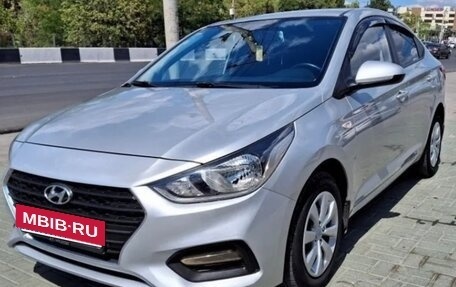 Hyundai Solaris II рестайлинг, 2018 год, 1 000 000 рублей, 6 фотография