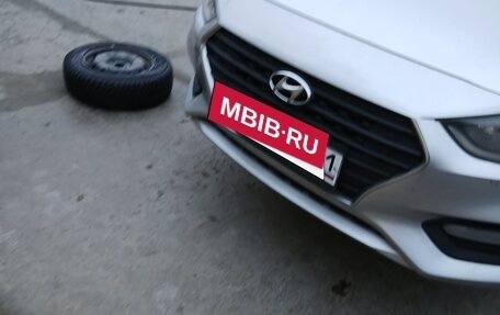 Hyundai Solaris II рестайлинг, 2018 год, 1 000 000 рублей, 2 фотография