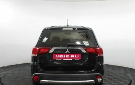Mitsubishi Outlander III рестайлинг 3, 2016 год, 1 456 000 рублей, 6 фотография