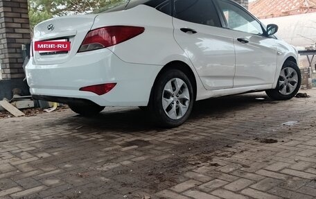 Hyundai Solaris II рестайлинг, 2015 год, 540 000 рублей, 4 фотография