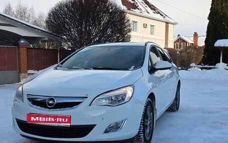 Opel Astra J, 2011 год, 590 000 рублей, 1 фотография