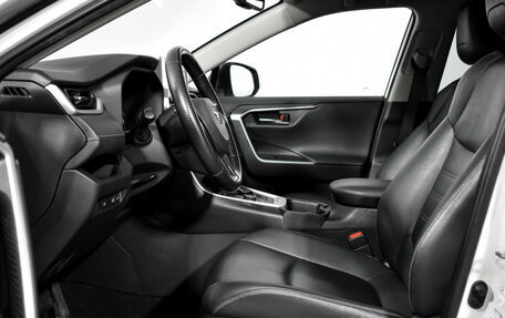 Toyota RAV4, 2019 год, 2 649 000 рублей, 12 фотография