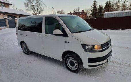Volkswagen Caravelle T6 рестайлинг, 2016 год, 2 250 000 рублей, 2 фотография