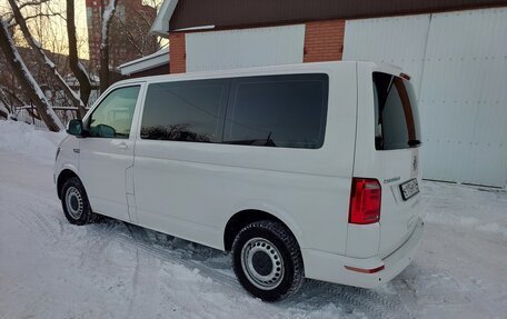 Volkswagen Caravelle T6 рестайлинг, 2016 год, 2 250 000 рублей, 5 фотография