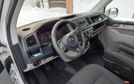 Volkswagen Caravelle T6 рестайлинг, 2016 год, 2 250 000 рублей, 7 фотография