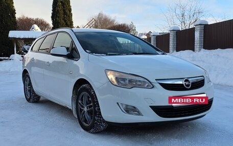 Opel Astra J, 2011 год, 590 000 рублей, 2 фотография