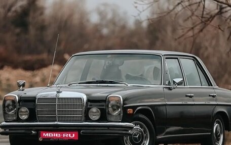 Mercedes-Benz W114, 1972 год, 2 890 000 рублей, 1 фотография