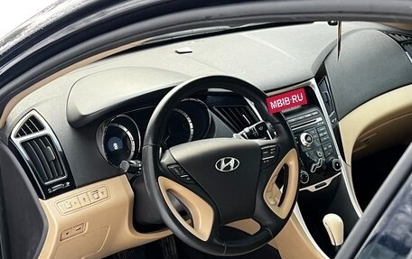 Hyundai Sonata VI, 2011 год, 960 000 рублей, 13 фотография