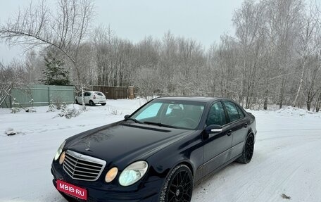 Mercedes-Benz E-Класс, 2003 год, 950 000 рублей, 1 фотография
