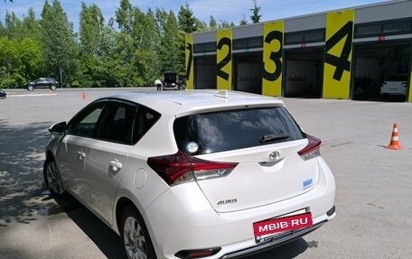 Toyota Auris II, 2016 год, 1 550 000 рублей, 2 фотография