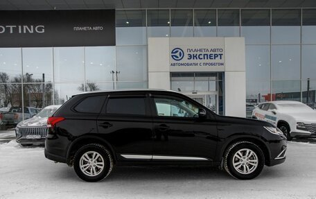 Mitsubishi Outlander III рестайлинг 3, 2017 год, 2 000 000 рублей, 4 фотография