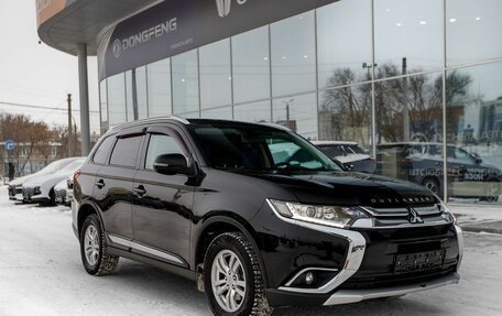Mitsubishi Outlander III рестайлинг 3, 2017 год, 2 000 000 рублей, 3 фотография