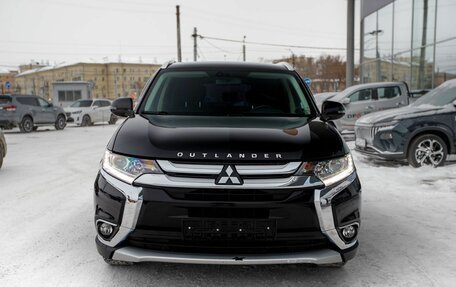 Mitsubishi Outlander III рестайлинг 3, 2017 год, 2 000 000 рублей, 2 фотография