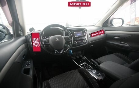 Mitsubishi Outlander III рестайлинг 3, 2017 год, 2 000 000 рублей, 8 фотография
