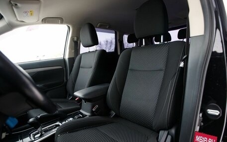 Mitsubishi Outlander III рестайлинг 3, 2017 год, 2 000 000 рублей, 10 фотография