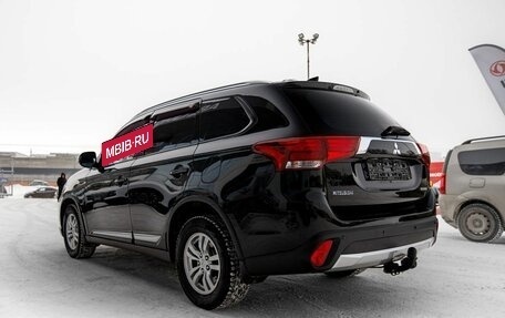 Mitsubishi Outlander III рестайлинг 3, 2017 год, 2 000 000 рублей, 7 фотография